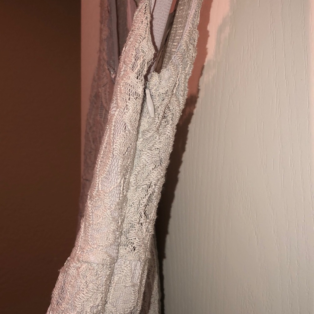 Jennifer Lopez Gray Lace Dress. Sz 8 - Picture 5 of 6